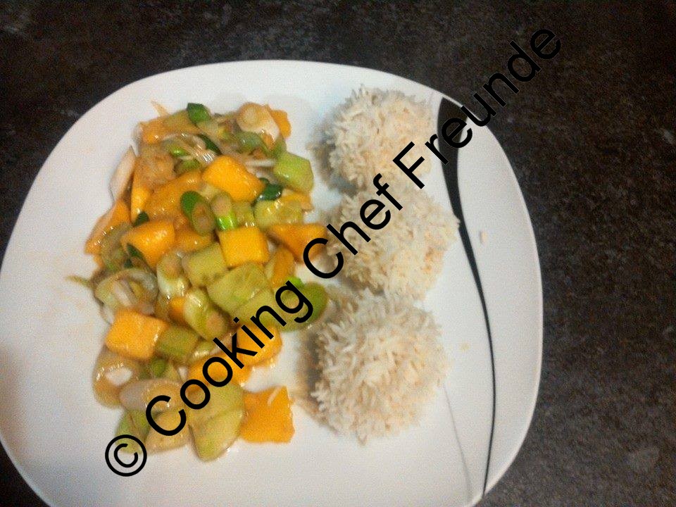 Garnelen-Reis-Bällchen mit asiatischem Mango-Gurken-Salat - Cooking ...