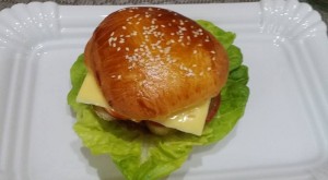 laferhomemadeburger_claudiabalickifertig